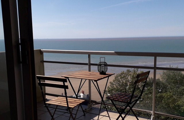 Studio vue Mer, Proximité Commerces, 150m Plage