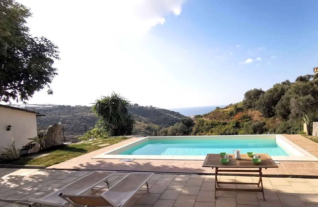 Studio with air conditioning and pool