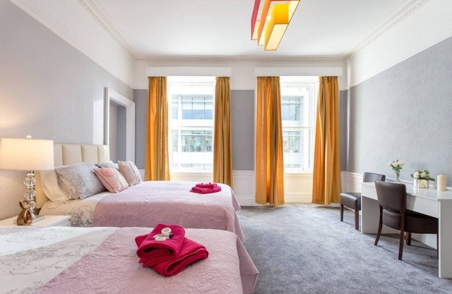 Stunning 2-Bed Apartment in Central Edinburgh