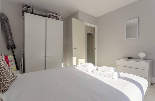 Stunning 2-Bed Apartment in Morden