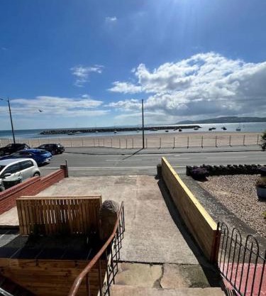 Stunning 2 Bedroom Ground Floor Sea View Apartment