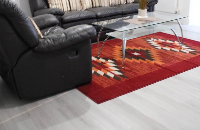 Stunning 2-Bed Ground floor Apartment in Romford