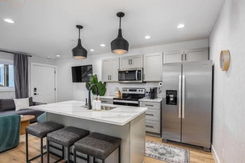 Stunning 2 Bedroom, 3 Beds in Hillsboro Village - Walk to Restaurants