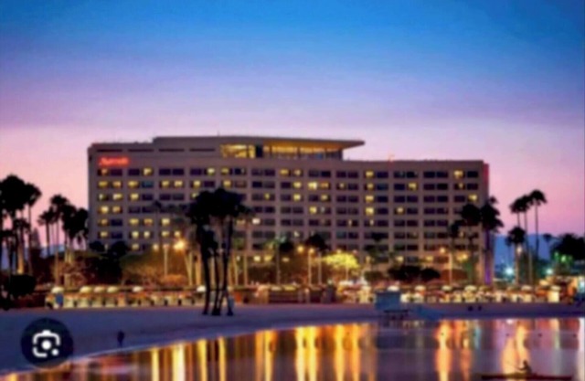 Stunning 2BR Penthouse w Gym, Pool, Patio & View/Venice/MDR