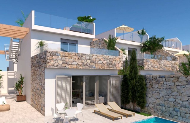 Stunning 3 Bedroom Villa with Private Pool - Close to Beach