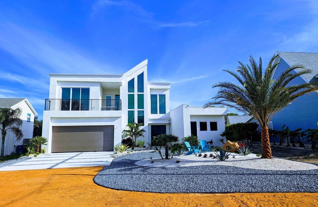 Stunning 3-bedroom Contemporary Catagory 5 Hurricane home in Ormond by the Sea