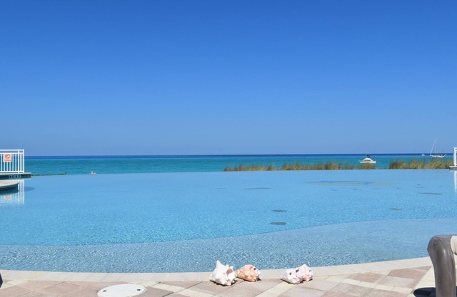 Stunning 3 BR Oceanfront Townhouse in Bimini Sands w/Free Wifi