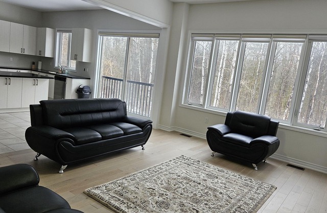Stunning 3100+ sq ft detached house, mins away from serene lake and amenities.