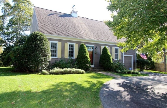 Stunning 3BR Home - Close to Town & Beaches (2159)