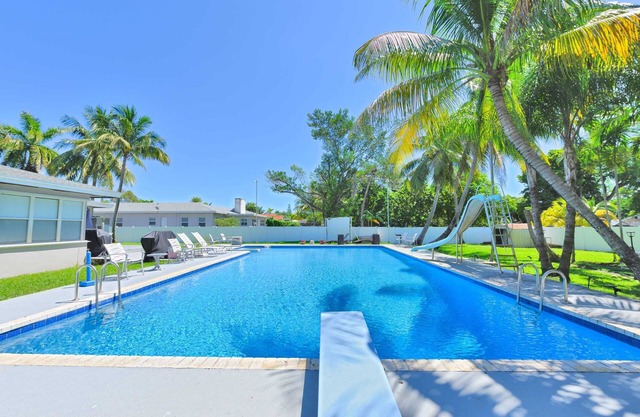 Stunning 4/3 House in Hollywood Beach w/pool