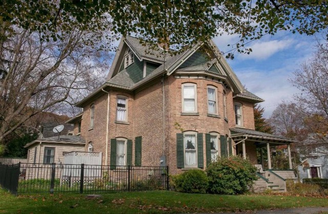 Stunning 4-bedroom house with AC and WiFi in the quaint town of Hammondsport