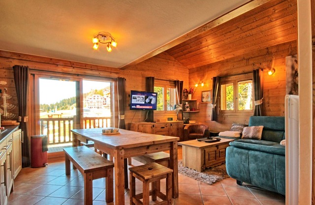Stunning 4-room duplex with garage, 2 bathrooms, near cable car, WiFi