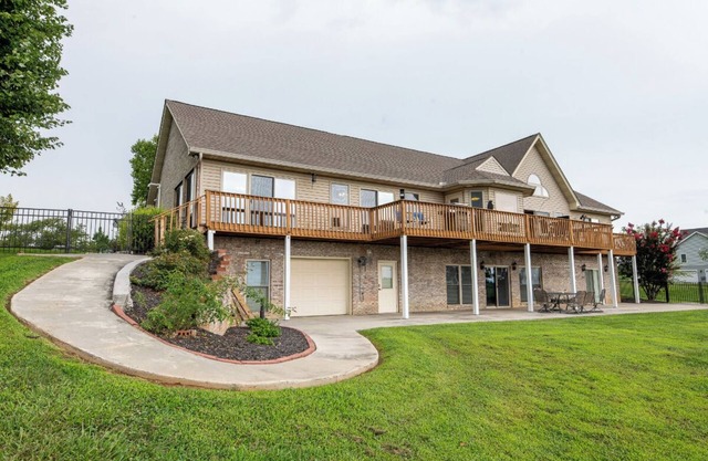 *Stunning 4BD Lodge w/VIEWS! Games + Theater!*