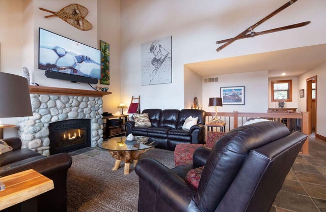 Stunning 4BR Chalet w/Private Hot Tub & Garage!
