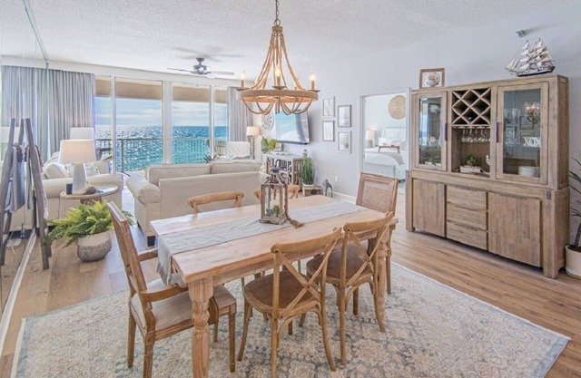 ☀️🌊 🏖️Stunning 5 Star Gulf Front 5th Floor, Regency Building 🌊☀️🏖️