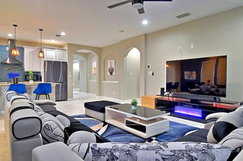 Stunning 6 Bedroom Near Downtown