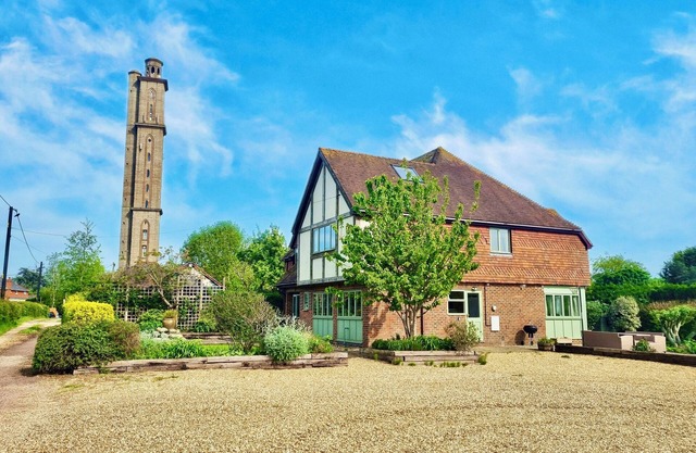 Stunning 7 Bedroom Escape Near New Forest and Beach - Large Garden - Sleeps 14
