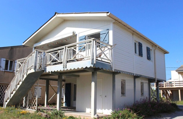 Stunning 8-Person Chalet with Terrace Near Beach, Fully Equipped Kitchen & Parking