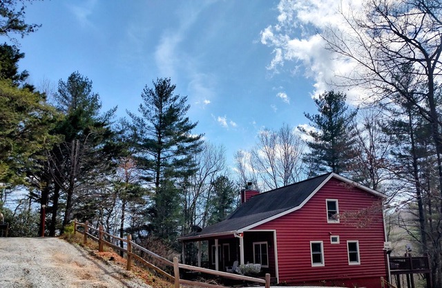 Stunning and Spacious Family Cabin