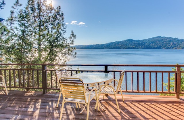 Stunning Bay Front Home with Lake Views, Private Dock, Gas Grill, and Free WiFi