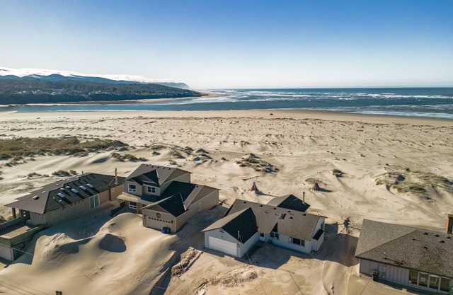 Stunning Beach House! Pet Friendly!