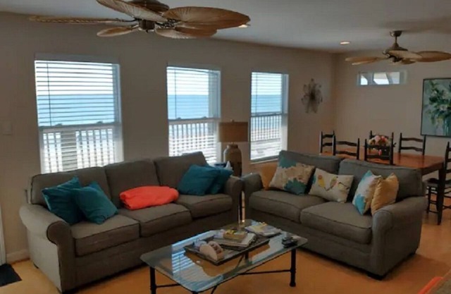 Stunning Beachfront Vacation home. Walk straight onto beach.