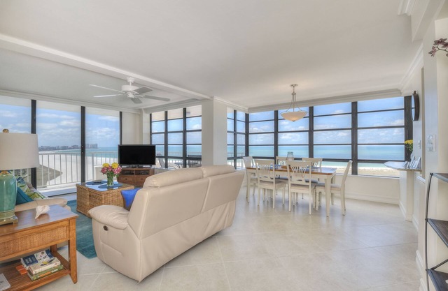 Stunning Beachfront, total renovation, beachview all rooms, WiFi, nature reserve