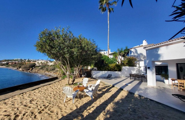 Stunning beachfront villa for 16 people!