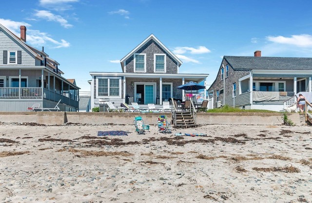 STUNNING BEACHSIDE LISTING DIRECTLY ON WELLS BEACH: RELAXING: 9/7-9/10 NOW OPEN