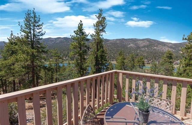 Stunning Big Bear Retreat | Amazing View | HotTub!