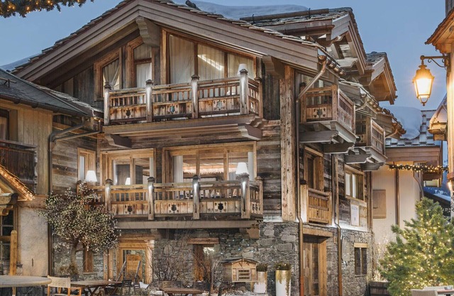 Stunning 'Chalet Alpinesse' - Five Minutes From The Slopes Of Courchevel!