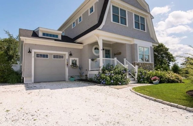 Stunning Coastal Home - Close to beaches and downtown!