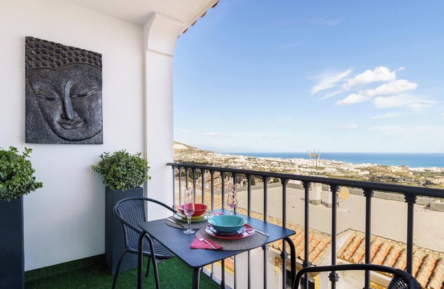Stunning, comfortable apartment with sea views, large private terrace & wifi