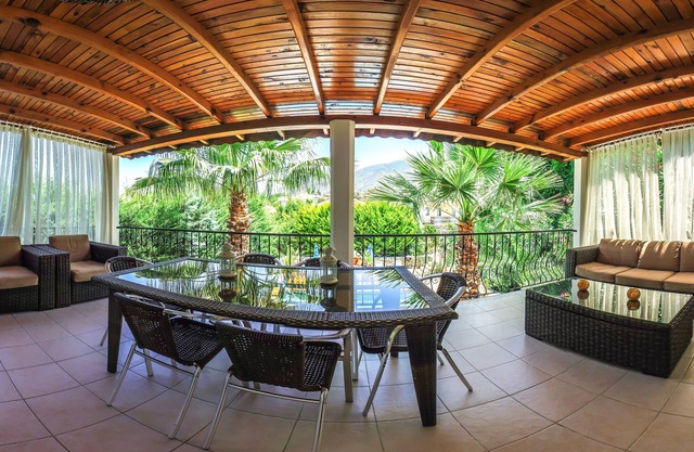 Stunning Contemporary Luxury Villa with heated pools only minutes to the lagoon