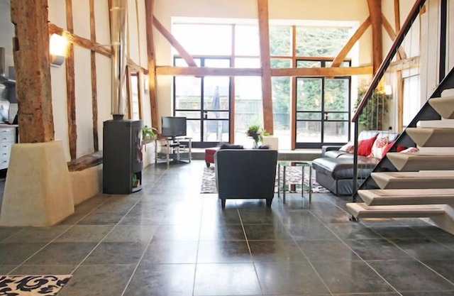 Stunning Detached Barn Conversion in great location