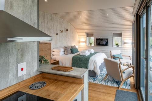 Stunning Eco-Retreat Pods in Old Chalford!
