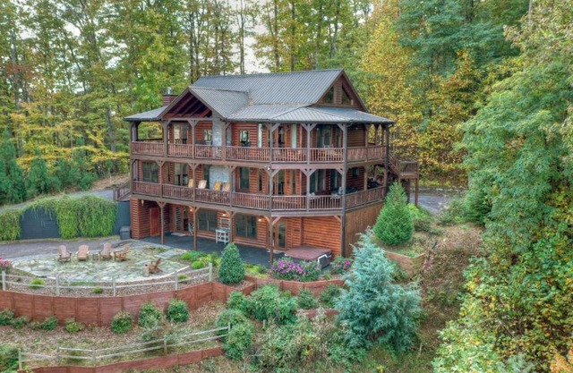 Stunning Forested Views, Hot Tub And A Pool Table
