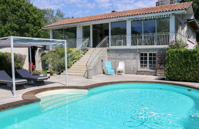 Stunning private villa for 6 people with private pool, WIFI, TV, terrace and parking