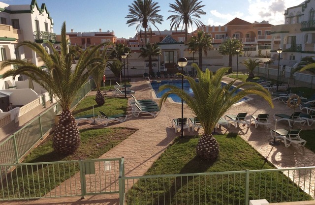 STUNNING GAUDIA COMPLEX, REFURBISHED 1 BEDROOM SOUTH FACING POOLSIDE APARTMENT