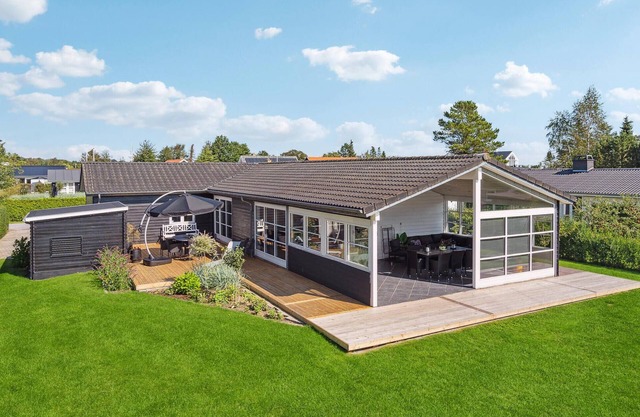 Stunning home in Børkop with kitchen
