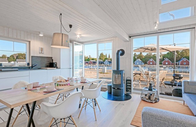 Stunning home in Zerpenschleuse