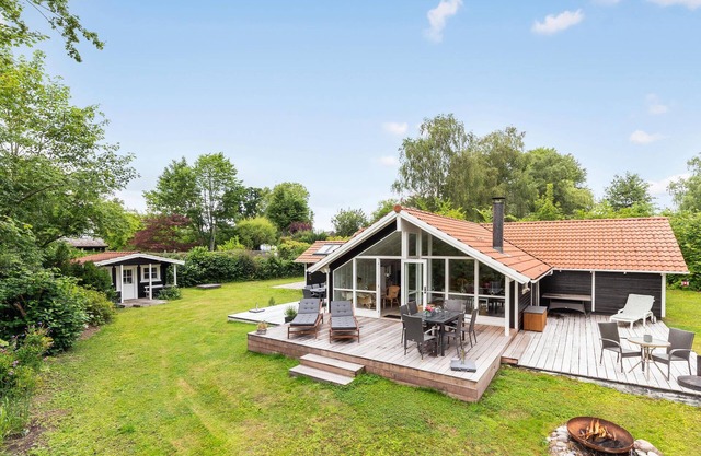Stunning home in Dronningmølle