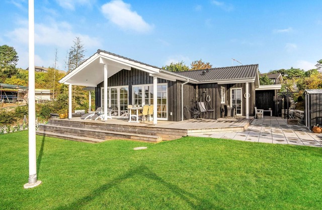 Stunning home in Ebeltoft with WiFi
