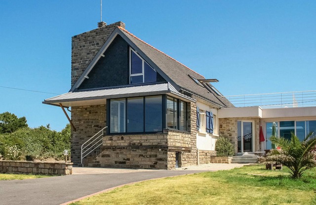 Stunning home in Moelan sur Mer