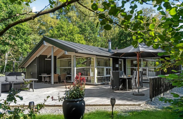 Stunning home in Grenaa with kitchen