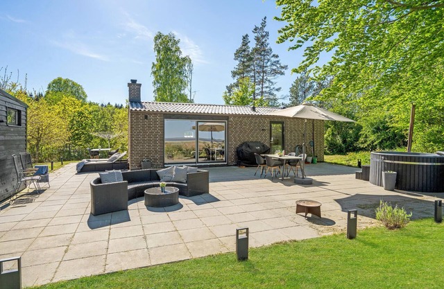 Stunning home in Hadsund with WiFi
