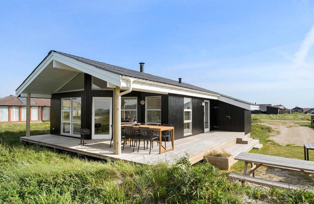 Stunning home in Harboøre with WiFi