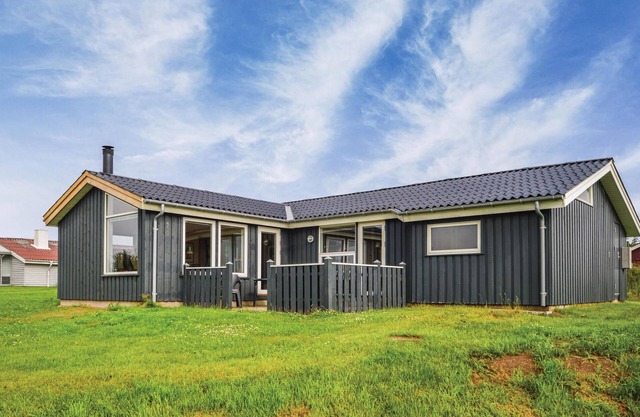 Stunning home in Hjørring with WiFi