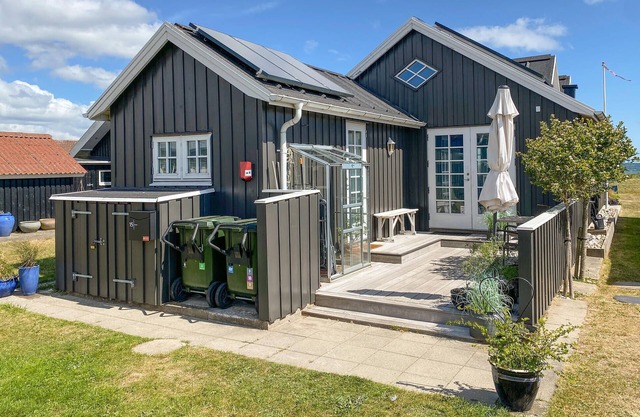 Stunning home in Juelsminde with WiFi
