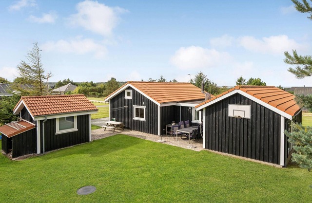 Stunning home in Løgstør with WiFi